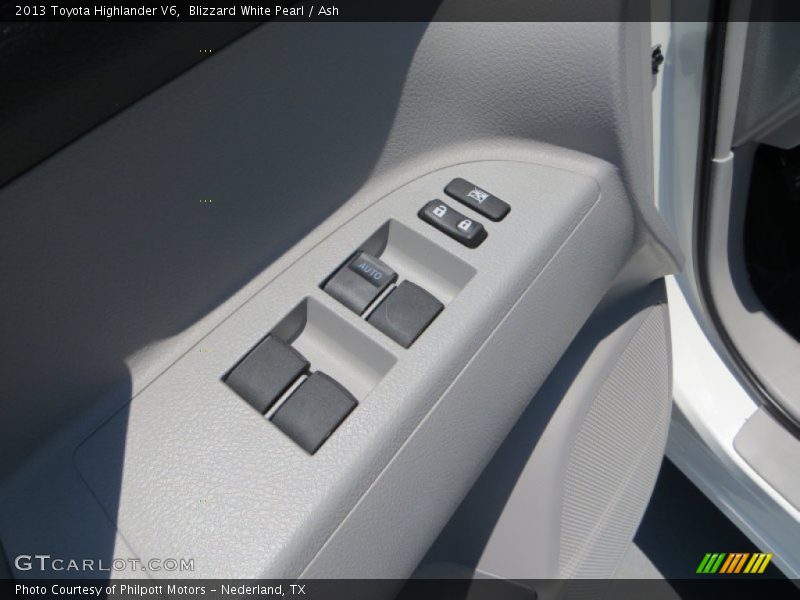 Blizzard White Pearl / Ash 2013 Toyota Highlander V6