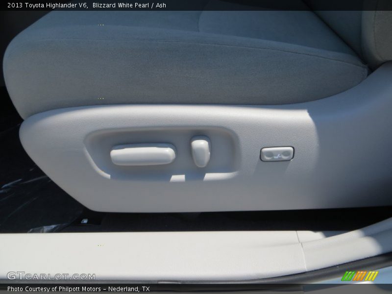 Blizzard White Pearl / Ash 2013 Toyota Highlander V6