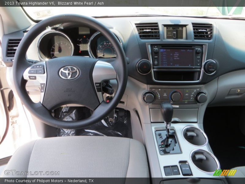 Blizzard White Pearl / Ash 2013 Toyota Highlander V6
