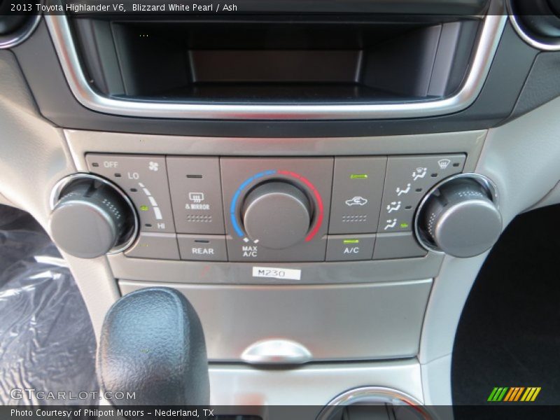 Blizzard White Pearl / Ash 2013 Toyota Highlander V6