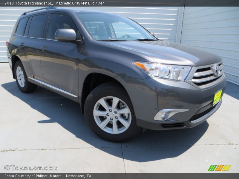 Magnetic Gray Metallic / Ash 2013 Toyota Highlander SE