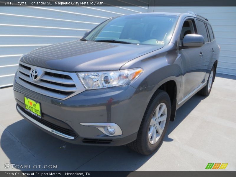 Magnetic Gray Metallic / Ash 2013 Toyota Highlander SE