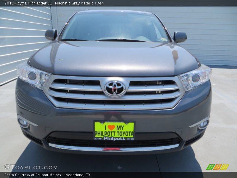 Magnetic Gray Metallic / Ash 2013 Toyota Highlander SE