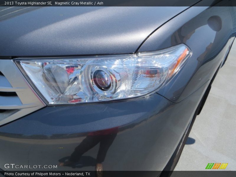 Magnetic Gray Metallic / Ash 2013 Toyota Highlander SE