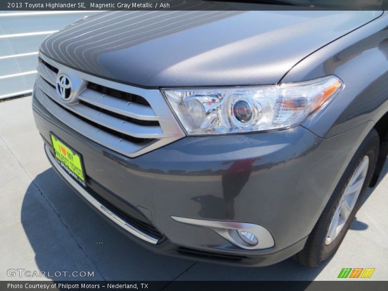 Magnetic Gray Metallic / Ash 2013 Toyota Highlander SE