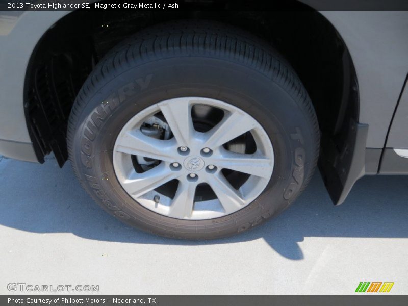 Magnetic Gray Metallic / Ash 2013 Toyota Highlander SE