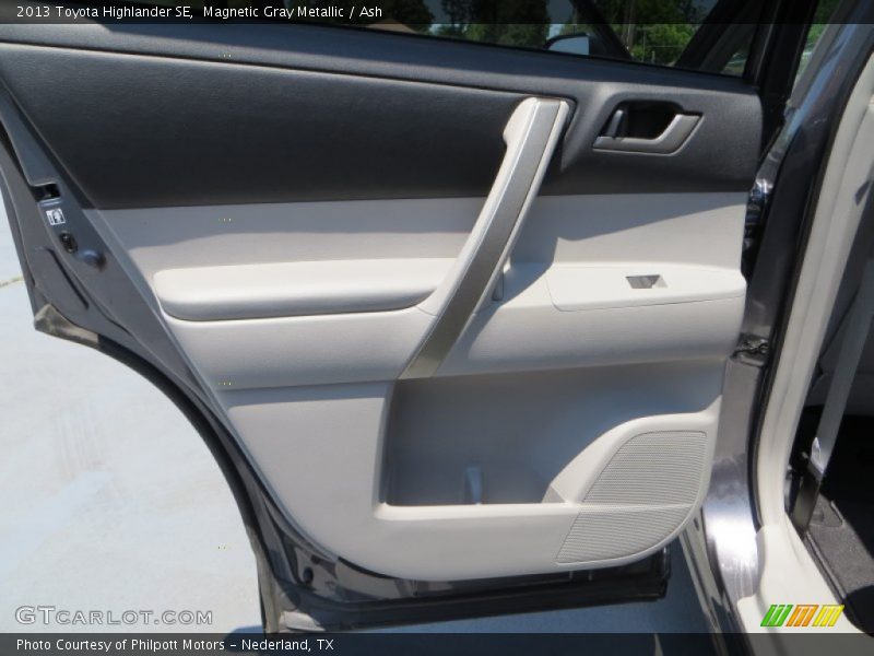 Magnetic Gray Metallic / Ash 2013 Toyota Highlander SE