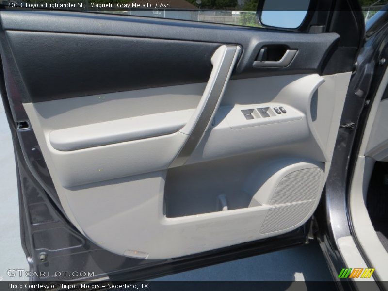 Magnetic Gray Metallic / Ash 2013 Toyota Highlander SE