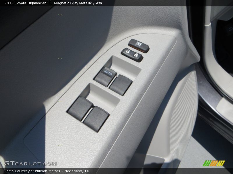 Magnetic Gray Metallic / Ash 2013 Toyota Highlander SE