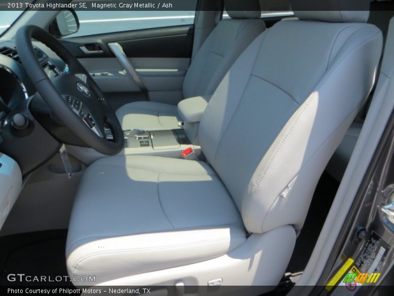 Magnetic Gray Metallic / Ash 2013 Toyota Highlander SE