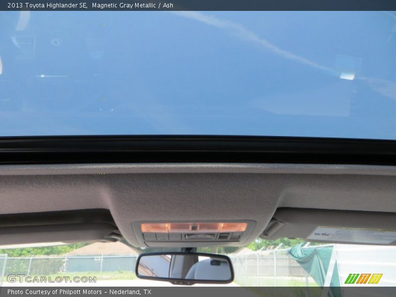 Magnetic Gray Metallic / Ash 2013 Toyota Highlander SE