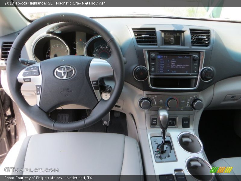 Magnetic Gray Metallic / Ash 2013 Toyota Highlander SE
