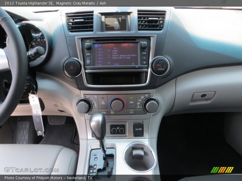 Magnetic Gray Metallic / Ash 2013 Toyota Highlander SE