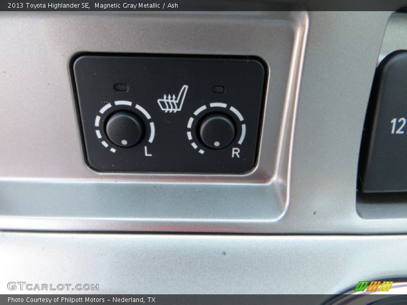 Magnetic Gray Metallic / Ash 2013 Toyota Highlander SE