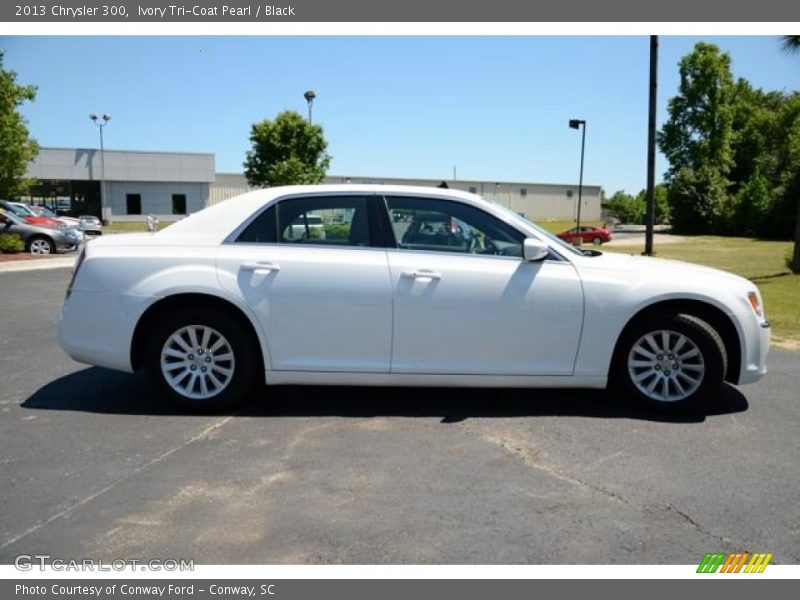 Ivory Tri-Coat Pearl / Black 2013 Chrysler 300
