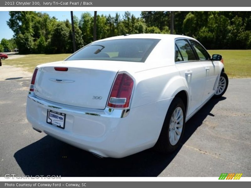 Ivory Tri-Coat Pearl / Black 2013 Chrysler 300