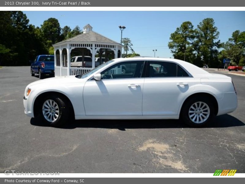Ivory Tri-Coat Pearl / Black 2013 Chrysler 300