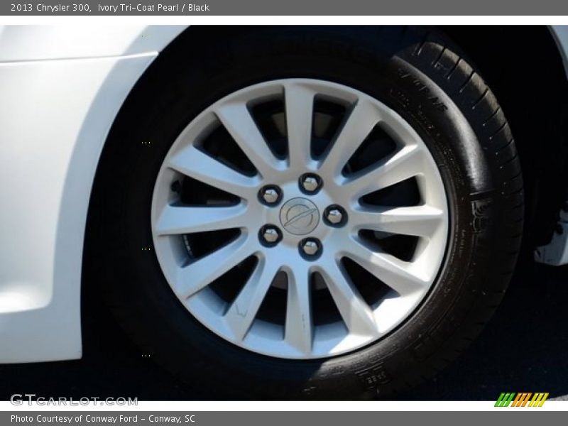 Ivory Tri-Coat Pearl / Black 2013 Chrysler 300