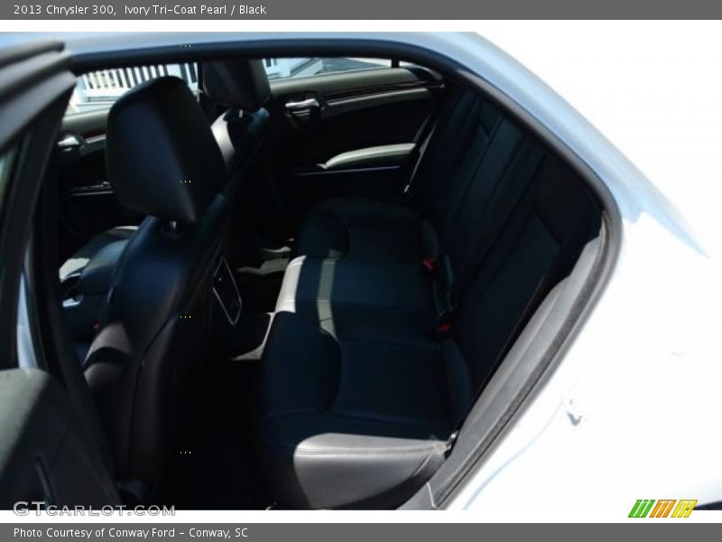 Ivory Tri-Coat Pearl / Black 2013 Chrysler 300