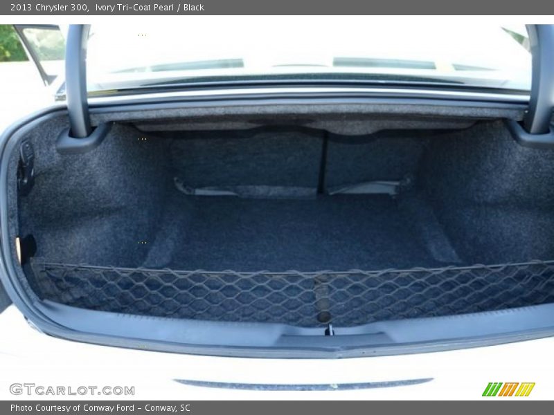 Ivory Tri-Coat Pearl / Black 2013 Chrysler 300