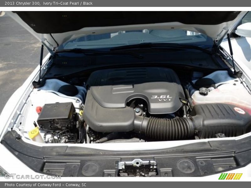 Ivory Tri-Coat Pearl / Black 2013 Chrysler 300