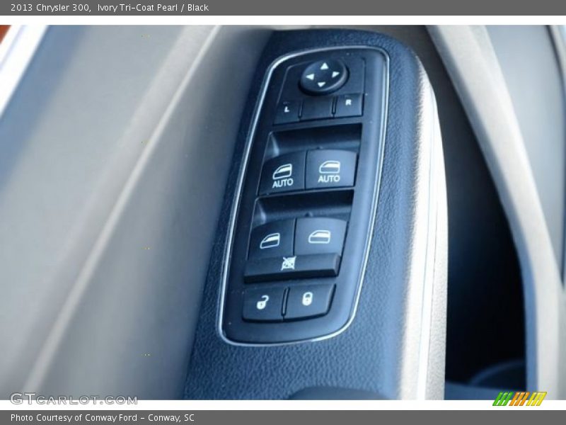 Ivory Tri-Coat Pearl / Black 2013 Chrysler 300