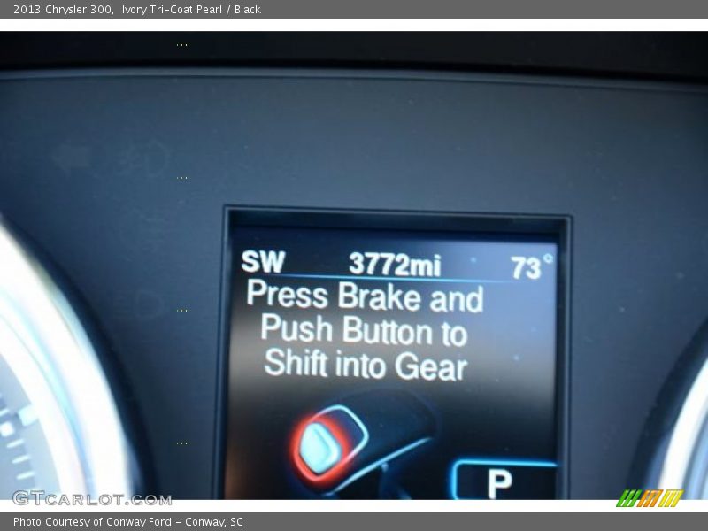Ivory Tri-Coat Pearl / Black 2013 Chrysler 300