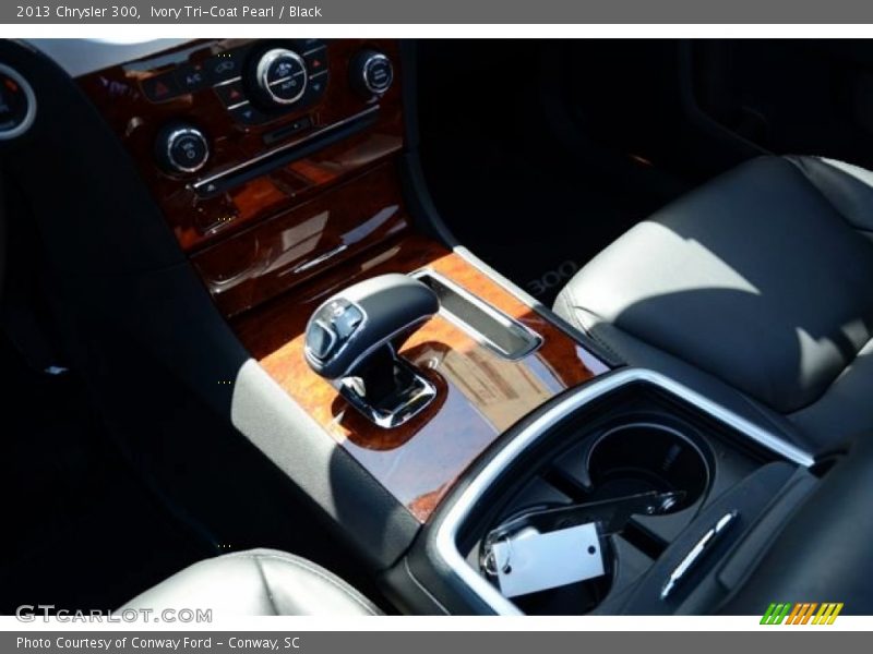 Ivory Tri-Coat Pearl / Black 2013 Chrysler 300