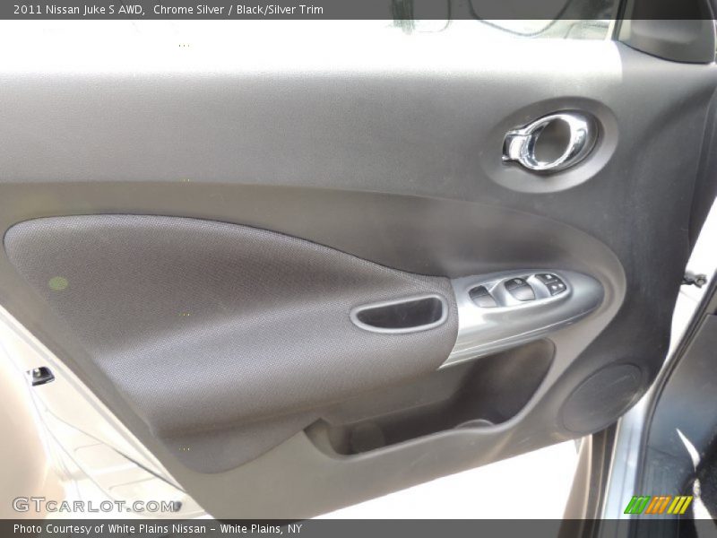 Chrome Silver / Black/Silver Trim 2011 Nissan Juke S AWD