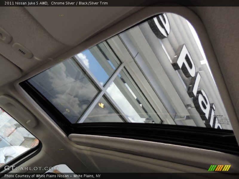 Chrome Silver / Black/Silver Trim 2011 Nissan Juke S AWD