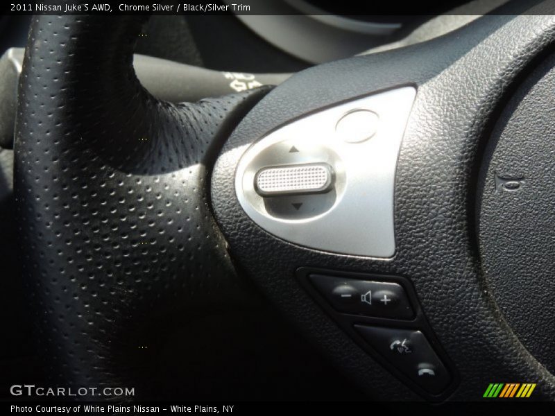 Chrome Silver / Black/Silver Trim 2011 Nissan Juke S AWD