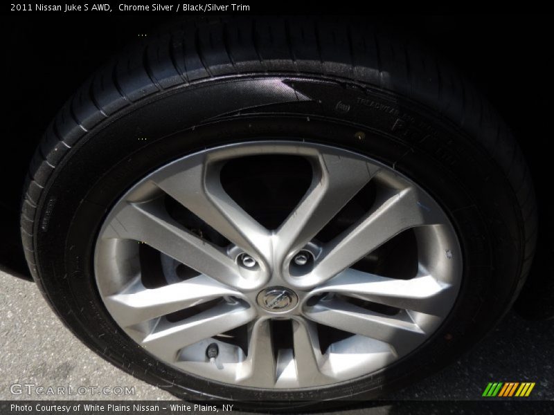 Chrome Silver / Black/Silver Trim 2011 Nissan Juke S AWD