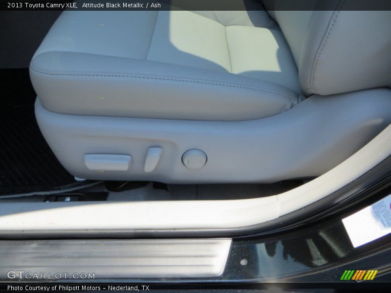 Attitude Black Metallic / Ash 2013 Toyota Camry XLE