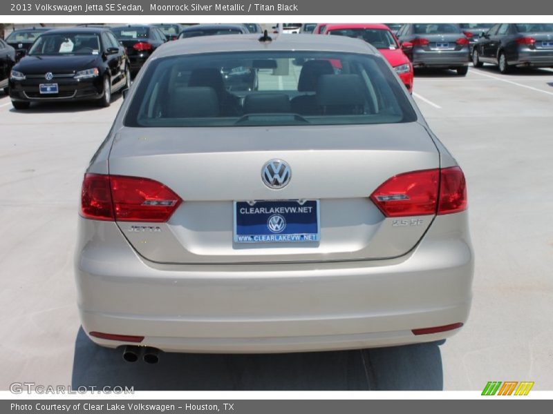 Moonrock Silver Metallic / Titan Black 2013 Volkswagen Jetta SE Sedan