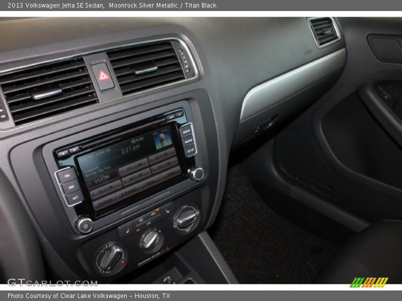 Moonrock Silver Metallic / Titan Black 2013 Volkswagen Jetta SE Sedan