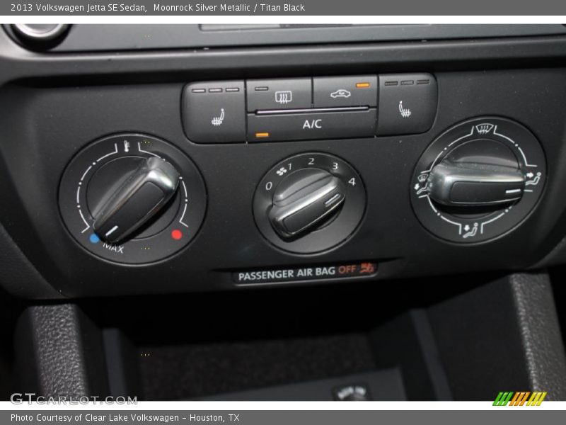 Moonrock Silver Metallic / Titan Black 2013 Volkswagen Jetta SE Sedan