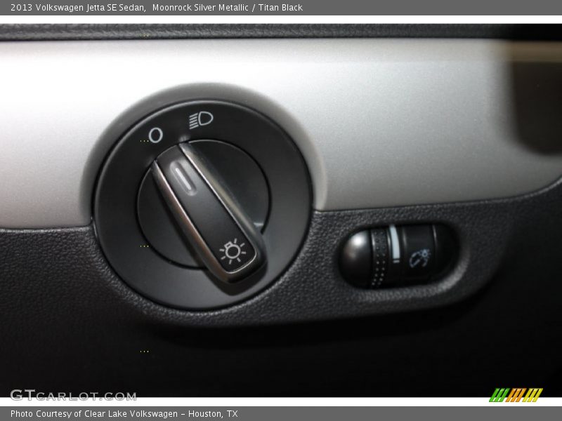Moonrock Silver Metallic / Titan Black 2013 Volkswagen Jetta SE Sedan