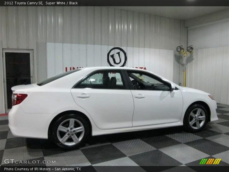 Super White / Black 2012 Toyota Camry SE