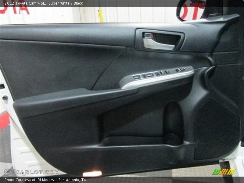 Super White / Black 2012 Toyota Camry SE