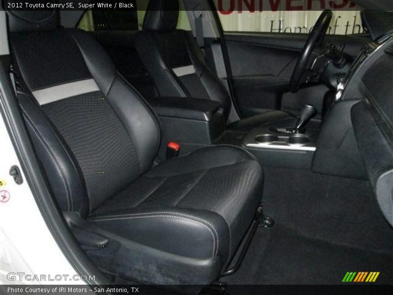 Super White / Black 2012 Toyota Camry SE