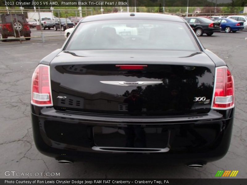 Phantom Black Tri-Coat Pearl / Black 2013 Chrysler 300 S V6 AWD