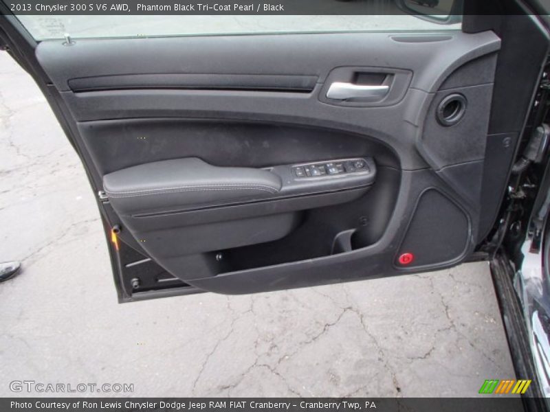 Door Panel of 2013 300 S V6 AWD