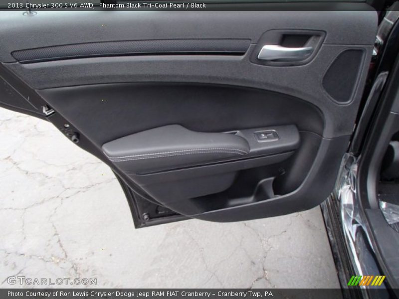 Door Panel of 2013 300 S V6 AWD
