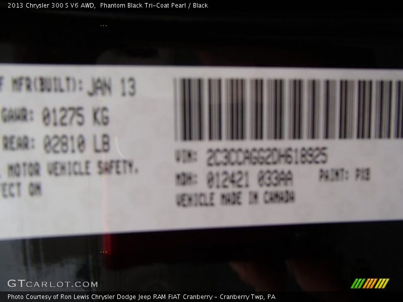 Phantom Black Tri-Coat Pearl / Black 2013 Chrysler 300 S V6 AWD