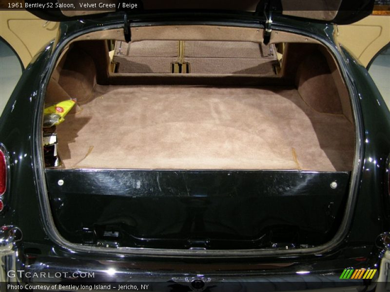 Velvet Green / Beige 1961 Bentley S2 Saloon
