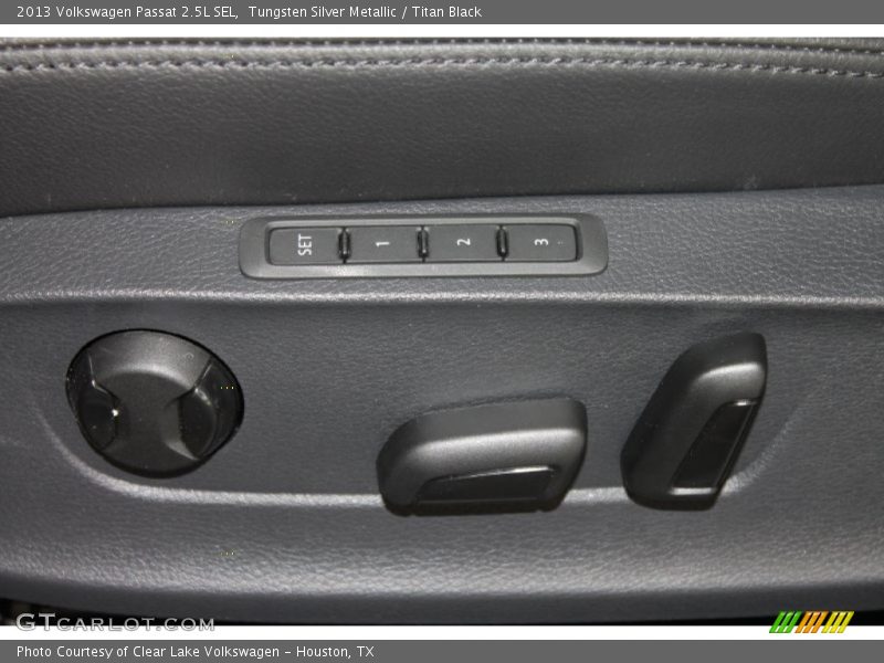 Tungsten Silver Metallic / Titan Black 2013 Volkswagen Passat 2.5L SEL
