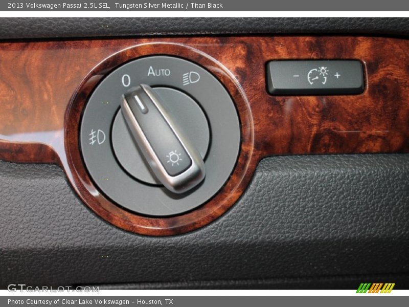 Tungsten Silver Metallic / Titan Black 2013 Volkswagen Passat 2.5L SEL