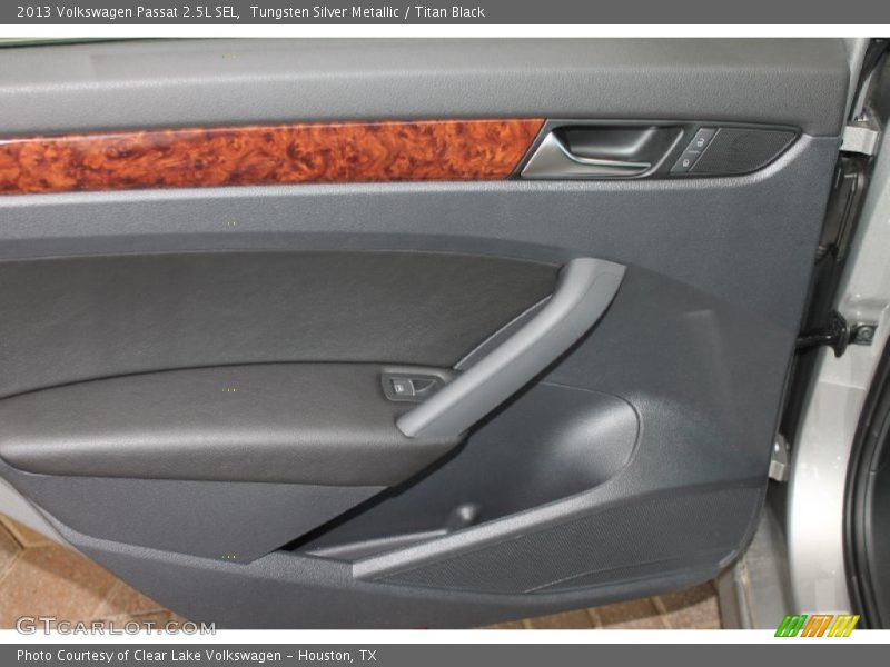 Tungsten Silver Metallic / Titan Black 2013 Volkswagen Passat 2.5L SEL