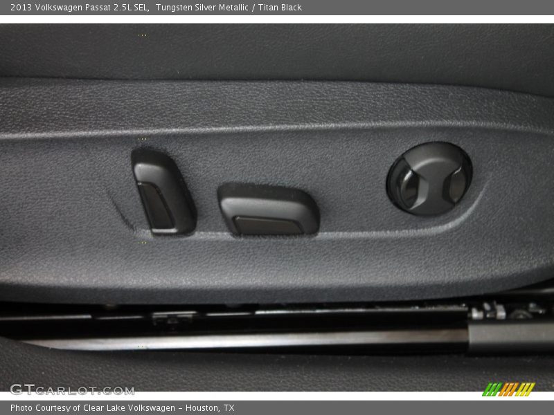 Tungsten Silver Metallic / Titan Black 2013 Volkswagen Passat 2.5L SEL