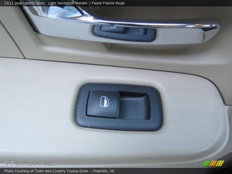 Light Sandstone Metallic / Pastel Pebble Beige 2011 Jeep Liberty Sport